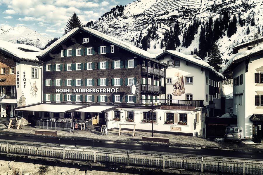 Vom Hotel direkt auf die Piste. Hotel Tannbergerhof im Winter