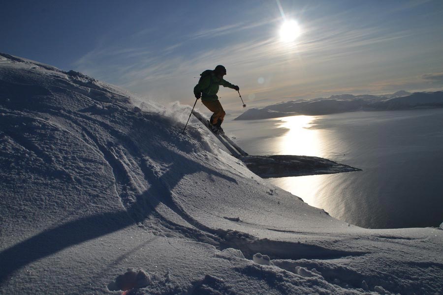Unvergesslicher Skiurlaub im Skigebiet Ski Arlberg Traumhafter Pulverschnee und strahlender Sonnenschein beim Freeriden am Arlberg