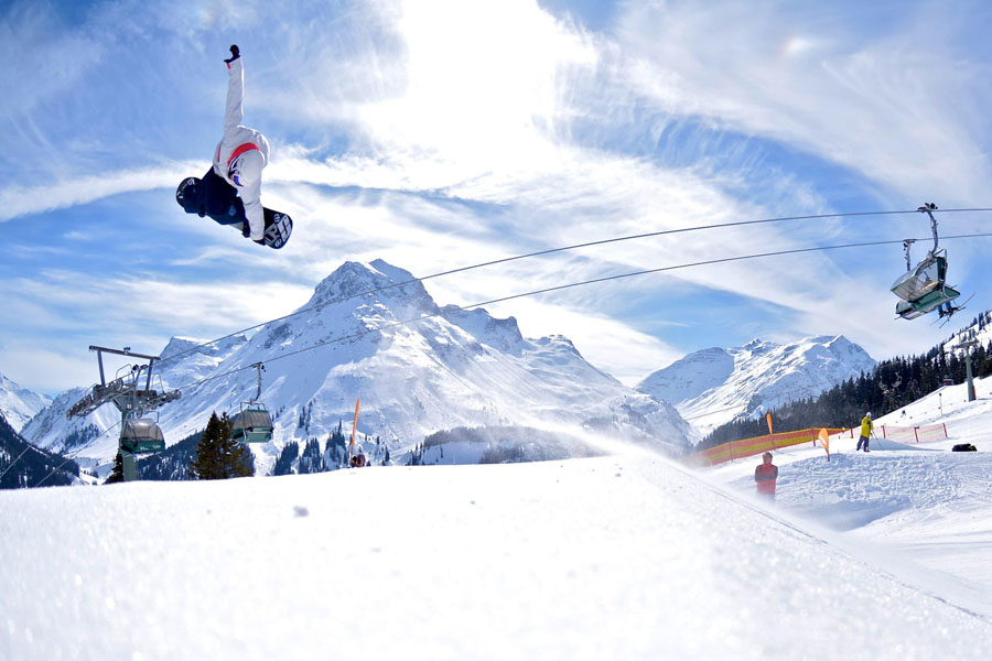 Snowboarden im Winterurlaub in Österreich Snowboarden im Skigebiet Ski Arlberg